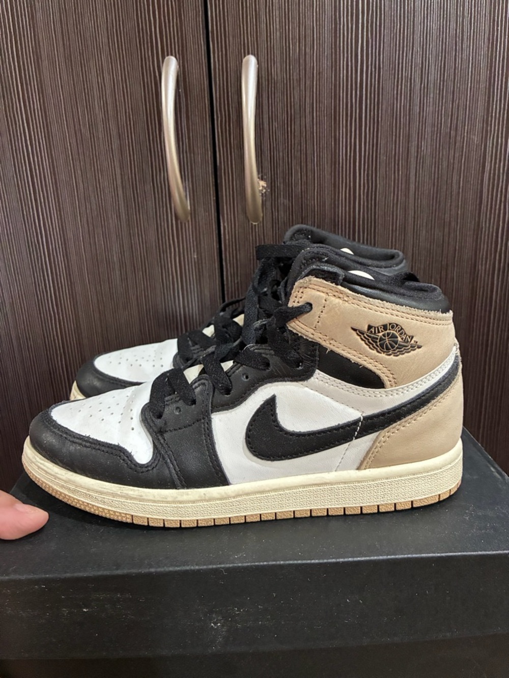 Nike Air Jordan 1 High Black White Taupe - Picture 12 of 12